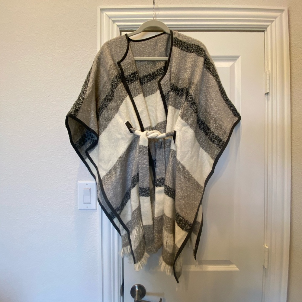 Lucky Brand Cape Tunic - Picture 4 of 7
